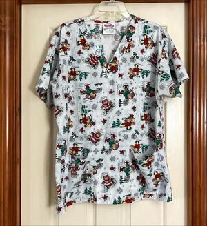 Scrub Wear Winter Ice-Skating Bears Print Scrub Top Size Large